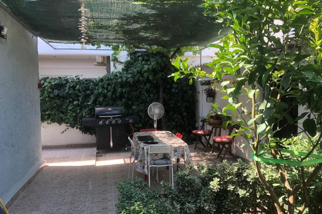 Ανακαινισμενη Μονοκατοικια 125 Τμ Στο Κεντρο Με Κηπο Villa Meszolóngi Kültér fotó